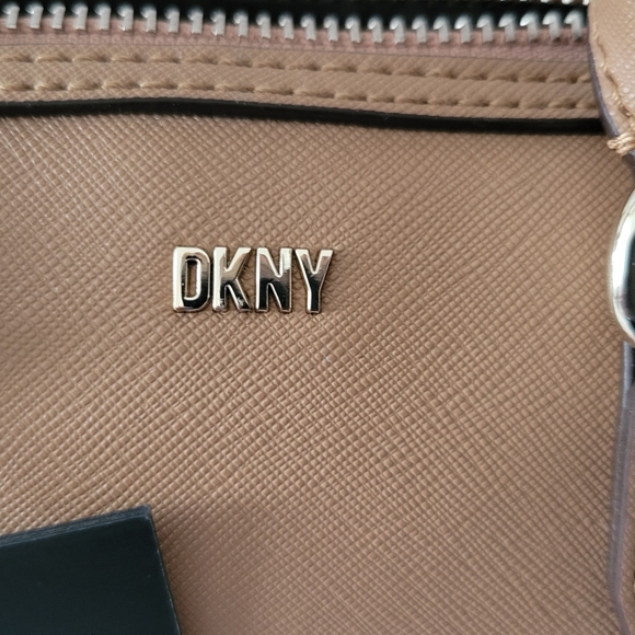 NWT DKNY Bryant Pk Sm Duffle Crossbody- Camel - Picture 13 of 13